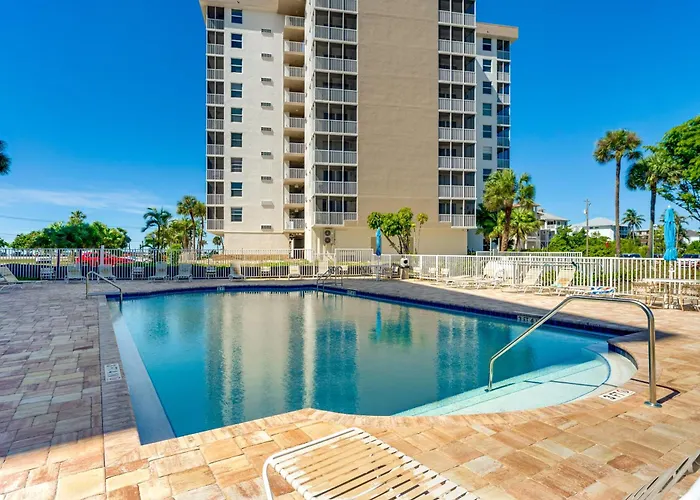 Walk To Bonita Beach: Top-Floor Condo W/ Views